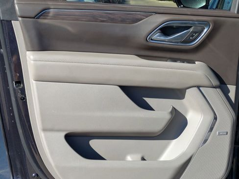 Used 2023 Chevrolet Suburban LT image 14