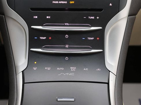 Used 2015 Lincoln MKZ Base 4dr Sedan w/ Equipment Group 102A Reserve image 21