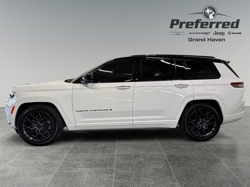 Used 2024 Jeep Grand Cherokee L Summit AWD/4WD image 11