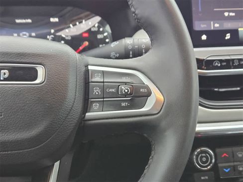 Used 2024 Jeep Compass Limited image 11