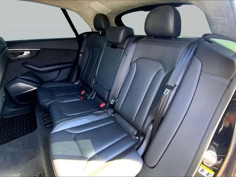 Used 2019 Audi Q8 Prestige w/ Luxury Package AWD/4WD image 18