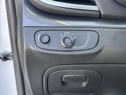 Used 2021 Buick Encore Preferred FWD image 28