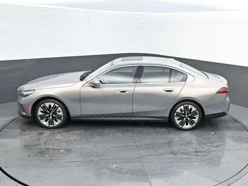 Certified 2025 BMW 530i 530i w/ Premium Package image 32