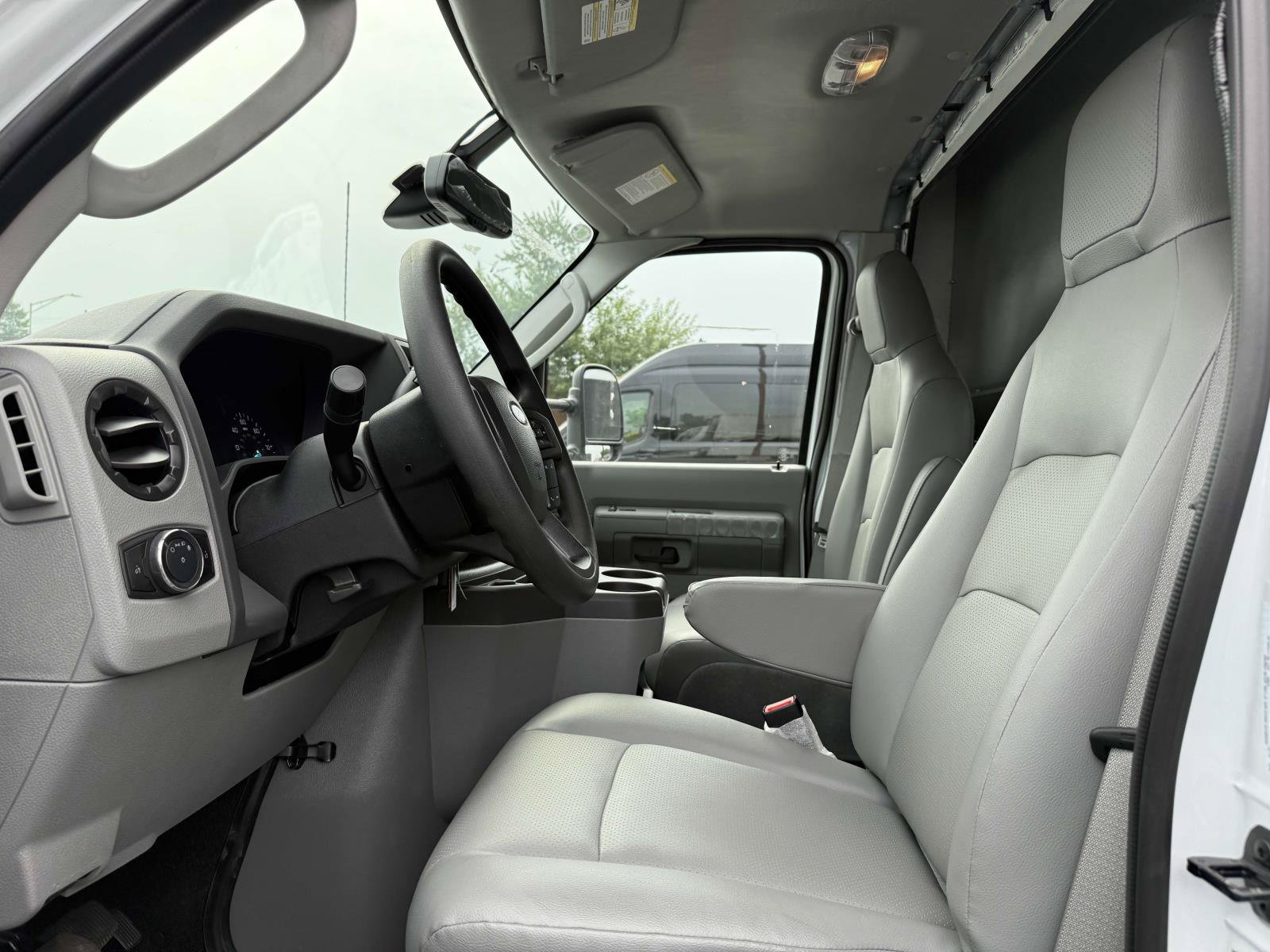 New 2026 Ford E-450 and Econoline 450 Super Duty w/ Driver's Safety Package RWD image 9