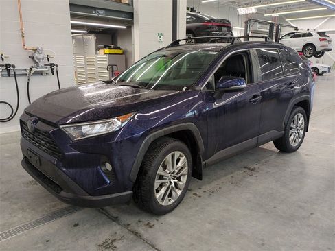 Used 2020 Toyota RAV4 XLE Premium image 7