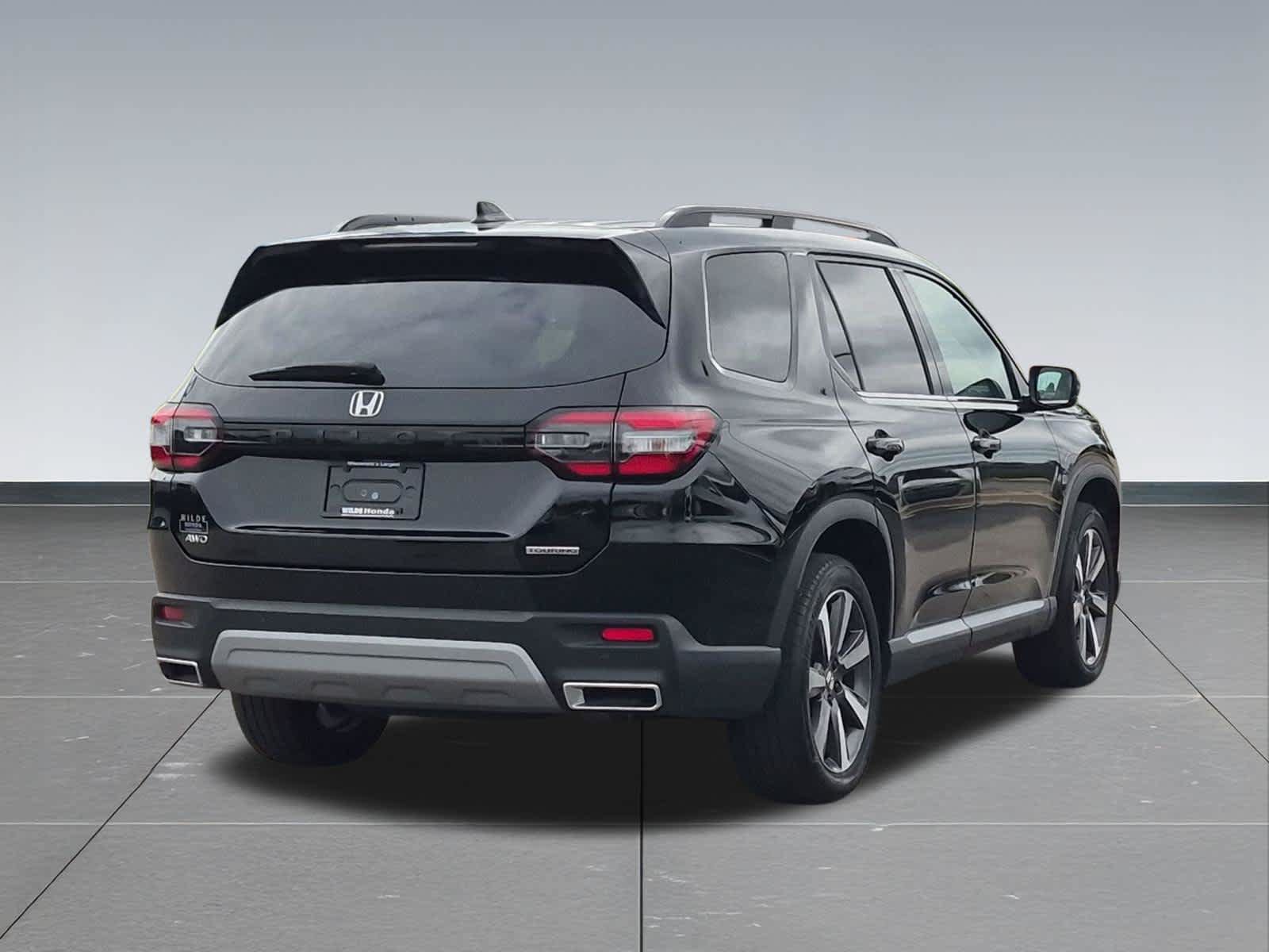 Certified 2024 Honda Pilot Touring image 6