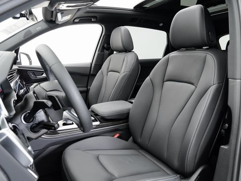 Certified 2025 Audi Q7 3.0T Premium Plus image 5