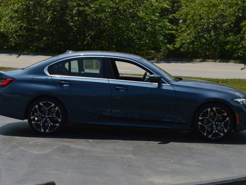 Certified 2025 BMW 330i Sedan RWD image 12