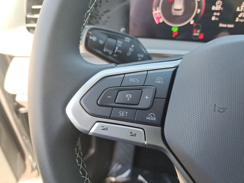 New 2026 Volkswagen Tiguan SE image 18