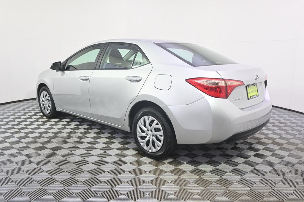 Used 2018 Toyota Corolla LE FWD image 3