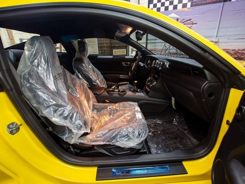 Used 2016 Ford Mustang Shelby GT350 w/ Technology Package image 36