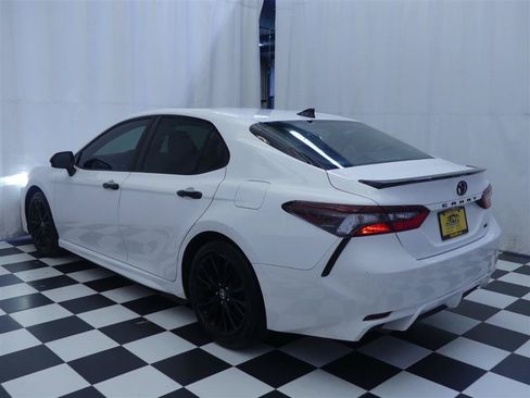 Used 2021 Toyota Camry SE FWD image 4