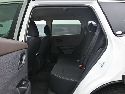 Used 2023 Nissan Rogue S AWD/4WD image 17