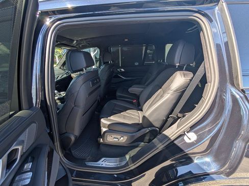 Used 2019 BMW X7 xDrive50i w/ M Sport Package AWD/4WD image 39