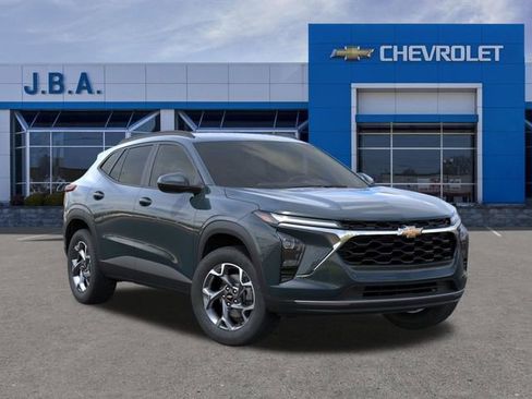 New 2026 Chevrolet Trax LT w/ LT Convenience Package FWD image 7