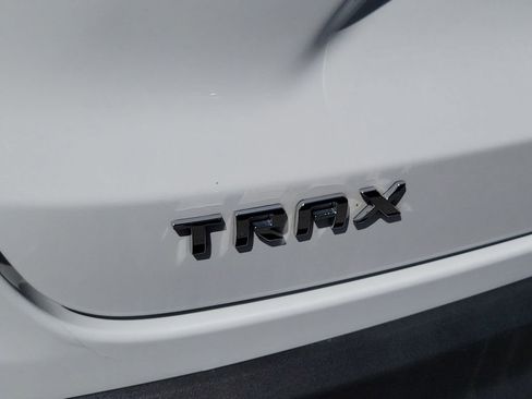 Used 2025 Chevrolet Trax LT FWD image 7