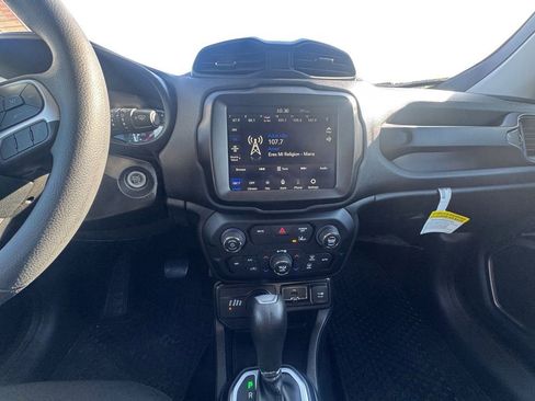 Used 2023 Jeep Renegade Latitude image 12