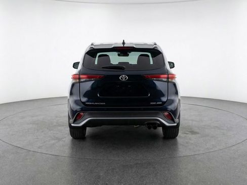 Used 2025 Toyota Highlander XSE image 6