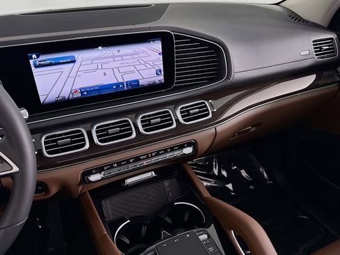 New 2026 Mercedes-Benz GLS 450 4MATIC image 19