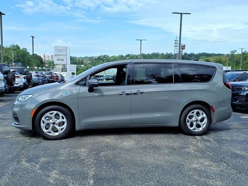 Certified 2023 Chrysler Pacifica Touring-L w/ S Appearance Package FWD image 2