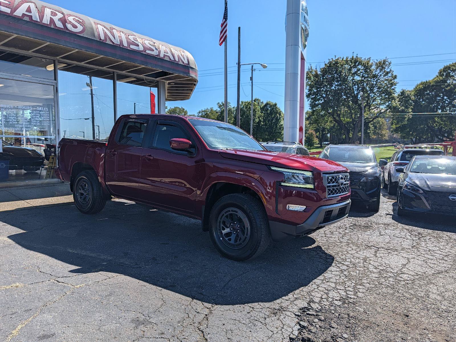 Used 2024 Nissan Frontier SL w/ Technology Package AWD/4WD image 15
