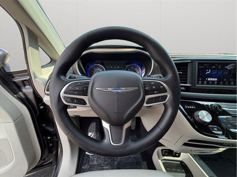 Used 2021 Chrysler Voyager Lxi FWD image 21