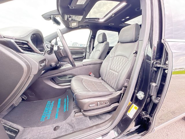 Used 2022 Buick Enclave Avenir w/ Avenir Technology Package AWD/4WD image 19