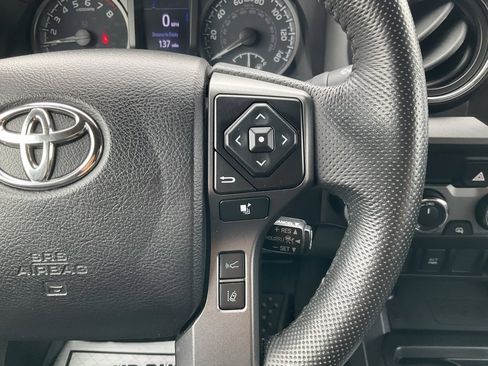 Used 2021 Toyota Tacoma TRD Off-Road image 5