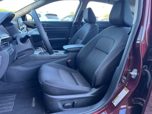 Used 2025 Nissan Altima 2.5 SV AWD/4WD image 10