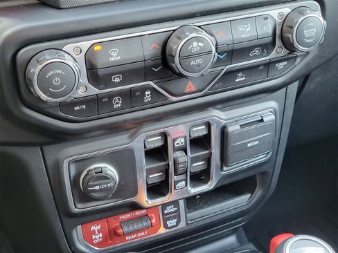 Used 2022 Jeep Gladiator Rubicon w/ Trailer Tow Package image 17