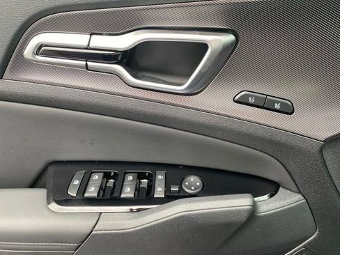 New 2025 Kia Sportage SX FWD image 15