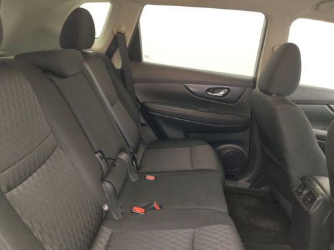Used 2018 Nissan Rogue SV w/ Premium Package FWD image 19