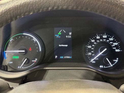 Used 2023 Toyota Sienna XLE image 28