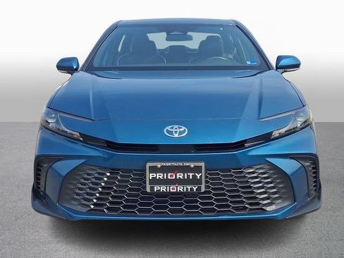 Used 2025 Toyota Camry SE FWD image 2