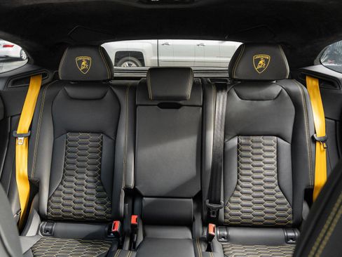 Used 2022 Lamborghini Urus AWD/4WD image 31