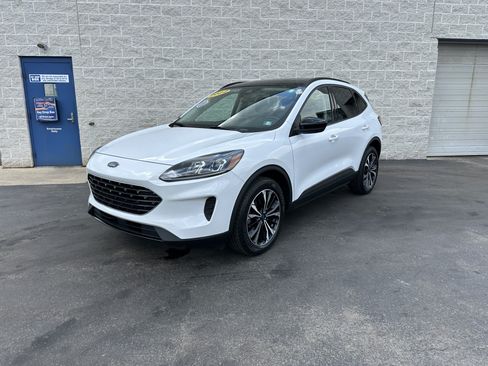 Certified 2022 Ford Escape SE w/ SE Sport Appearance Package AWD/4WD image 2