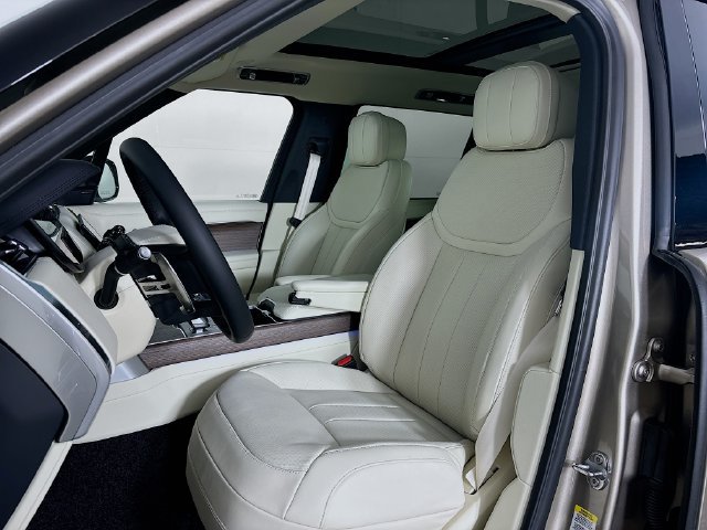 New 2026 Land Rover Range Rover Long Wheelbase SE AWD/4WD image 18