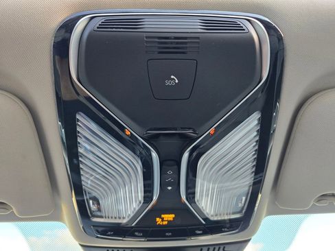 Used 2020 BMW 740i w/ Premium Package image 39