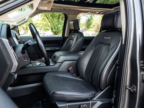 Used 2019 Ford Expedition Platinum AWD/4WD image 14