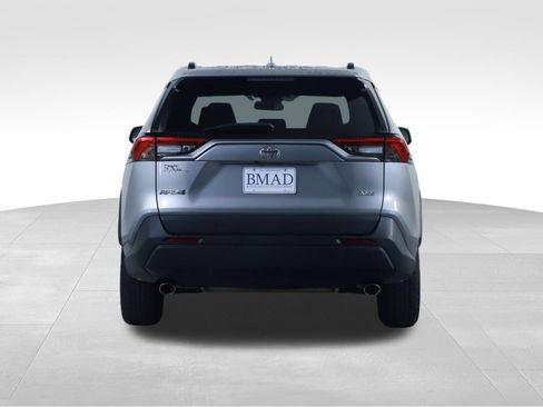 Used 2020 Toyota RAV4 XLE w/ Convenience Package FWD image 11