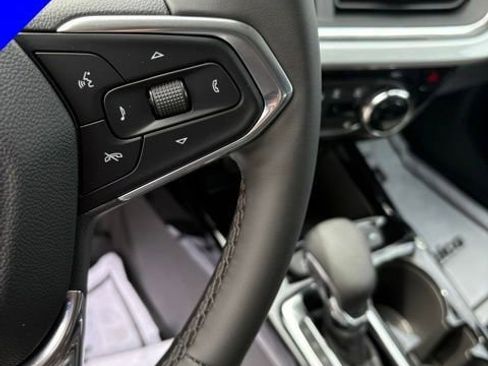 New 2026 Chevrolet Trax LT w/ LT Convenience Package FWD image 16