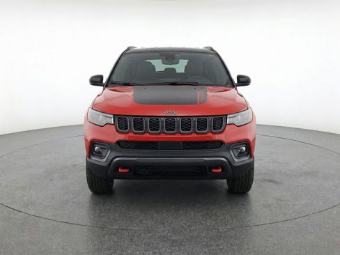 Used 2025 Jeep Compass Trailhawk AWD/4WD image 2