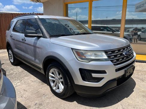 Used 2016 Ford Explorer FWD image 3