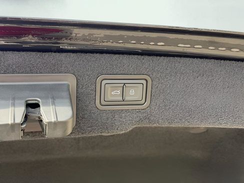 Used 2021 Audi A8 L 4.0T w/ Executive Plus Package image 25