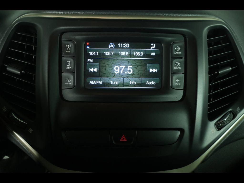 Used 2015 Jeep Cherokee Latitude AWD/4WD image 17