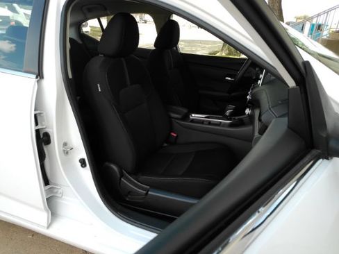Used 2025 Nissan Sentra SV FWD image 19