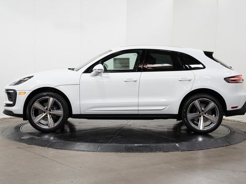 Used 2024 Porsche Macan image 2