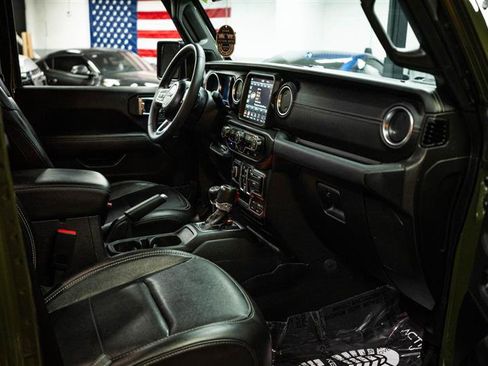 Used 2023 Jeep Wrangler Unlimited Sahara image 13