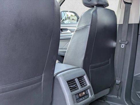 Used 2022 Volkswagen Atlas SE w/ Panoramic Sunroof Package FWD image 17