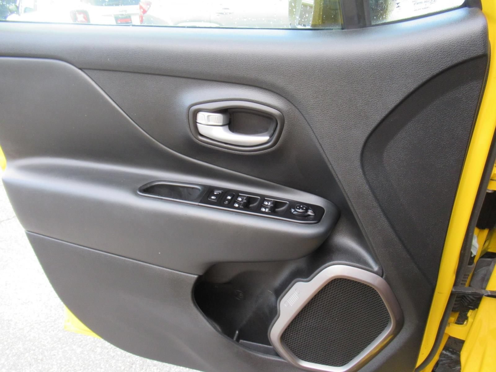 Certified 2023 Jeep Renegade Latitude AWD/4WD image 21